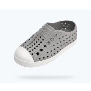 New! Native toddler grey shoes size 4